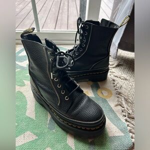 Doc Martens size 8 platform boot